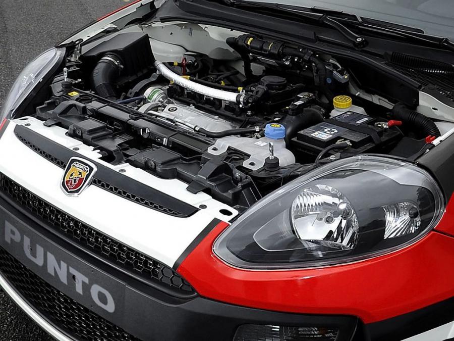 Моторный отсек Abarth Punto Competizione (199) 2012 года  (фото 4 из 4)